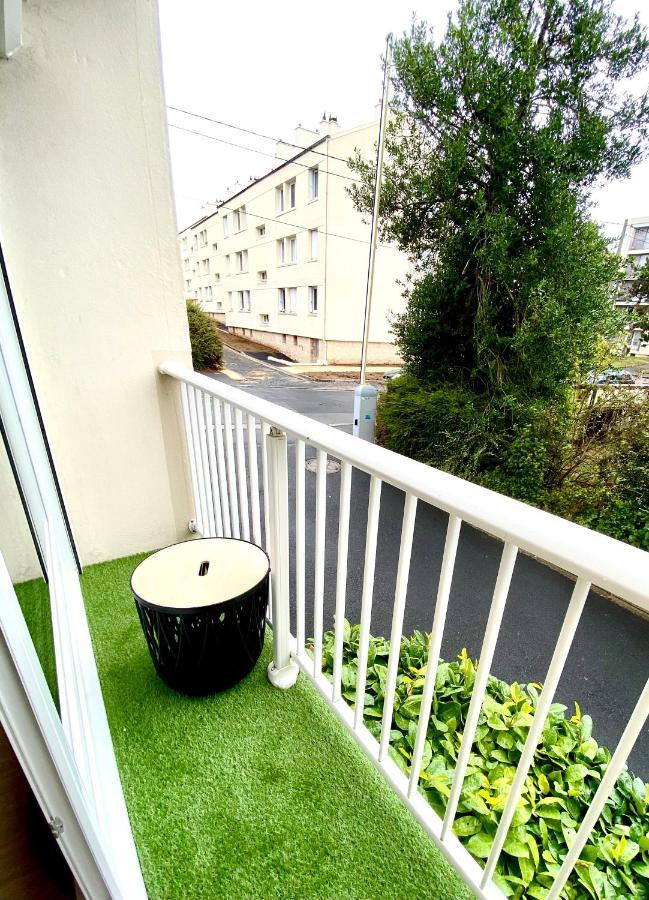 Pluton Yourhosthelper Caen Esterno foto